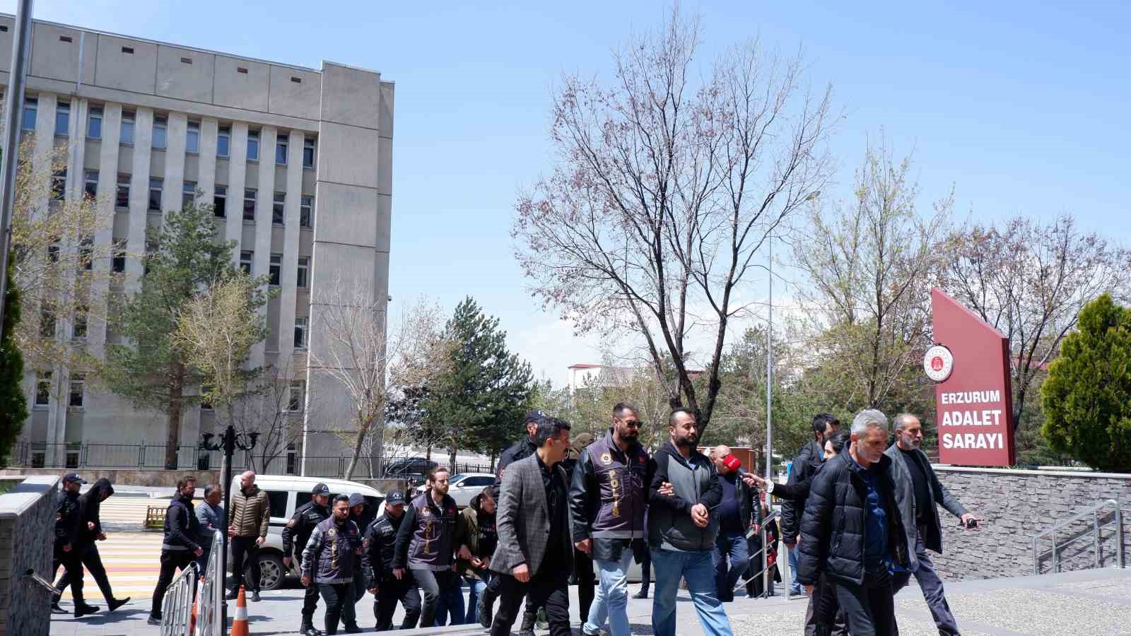 61 VATANDAŞIN YAKLAŞIK 5 MİLYON TL’SİNİ DOLANDIRMA YOLUYLA GASP EDEN