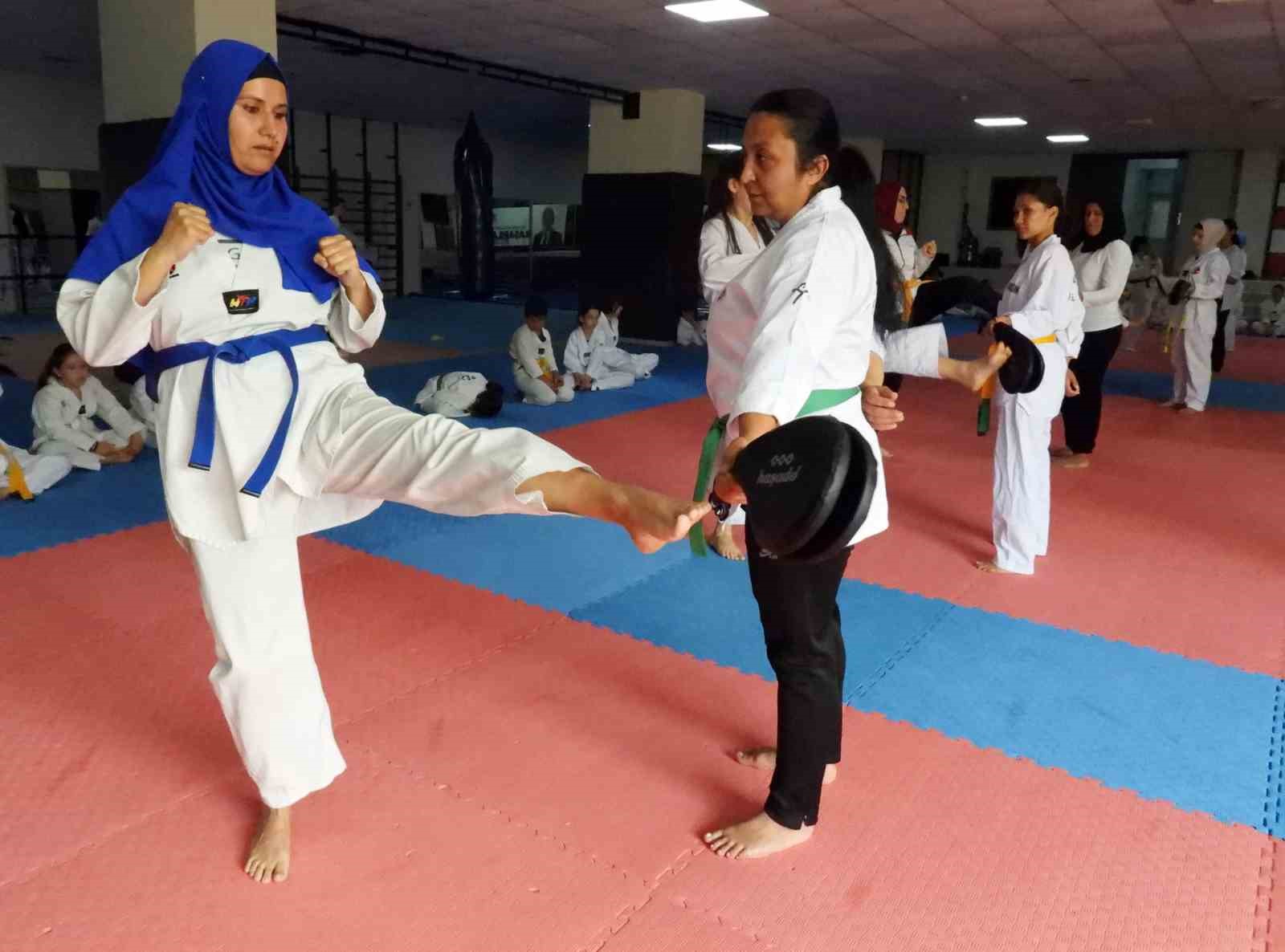 HER YAŞA HİTAP EDEN KEPEZ BELEDİYESİ SPOR KULÜBÜ’NÜN TEKVANDOCULARININ KUŞAK