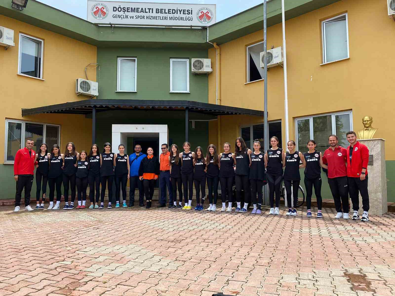 KIRKGÖZ DÖŞEMEALTI BELEDİYESİ GENÇLİK VE SPOR KULÜBÜ KADIN VOLEYBOL TAKIMI