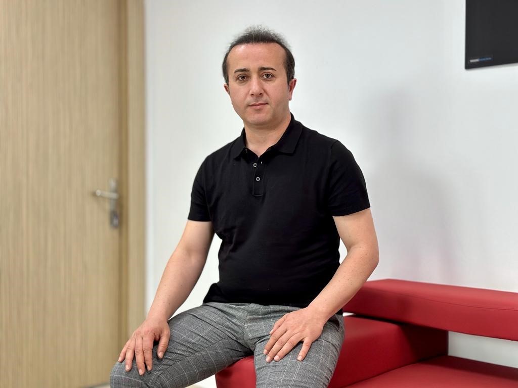 SAÇ EKİMİ UZMANI DR. RESUL YAMAN, İĞNE FOBİSİ NEDENİYLE SEÇ