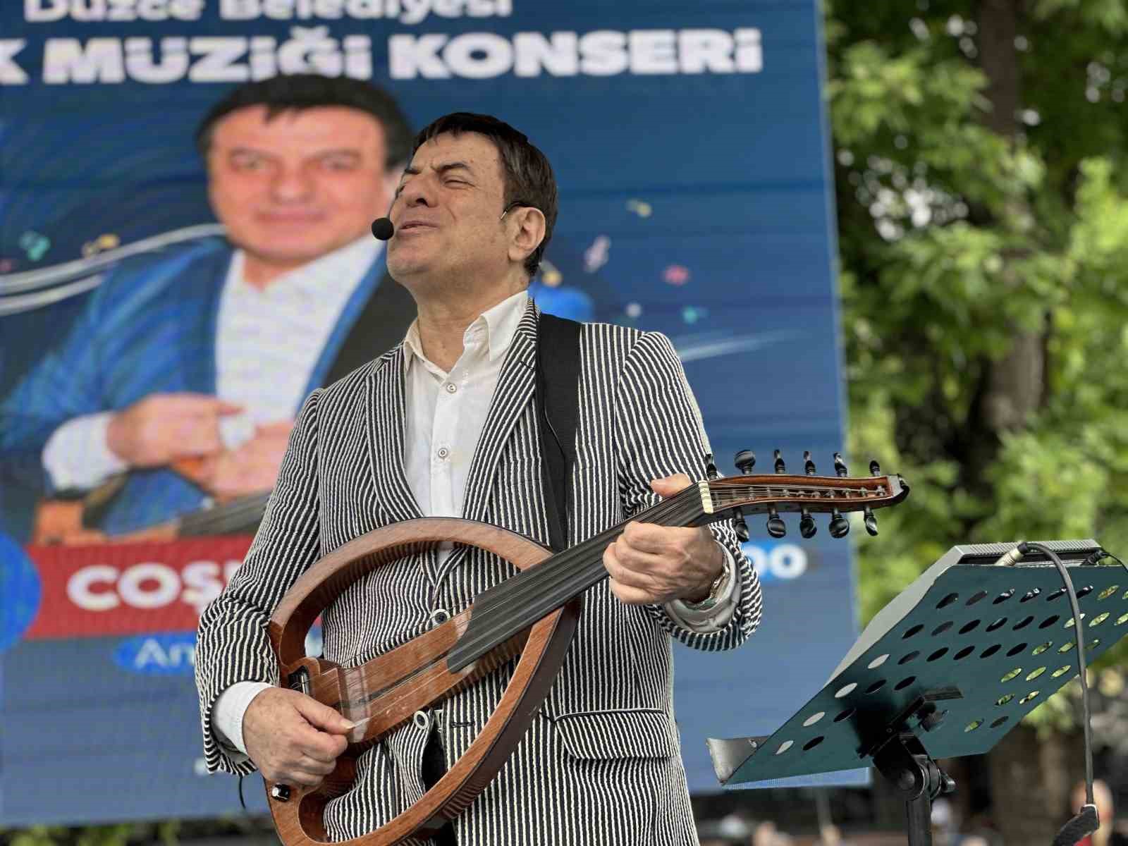 FANTEZİ VE TAVERNA MÜZİĞİNİN USTA SANATÇISI COŞKUN SABAH, DÜZCE’DE KONSER