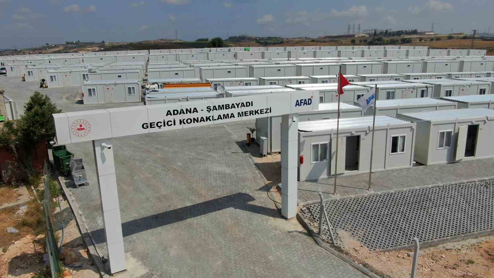 ADANA’DA DEPREMZEDELER İÇİN KURULAN KONTEYNER KENTTE AİLELER YERLEŞEMEYE BAŞLADI. DEPREMZEDE