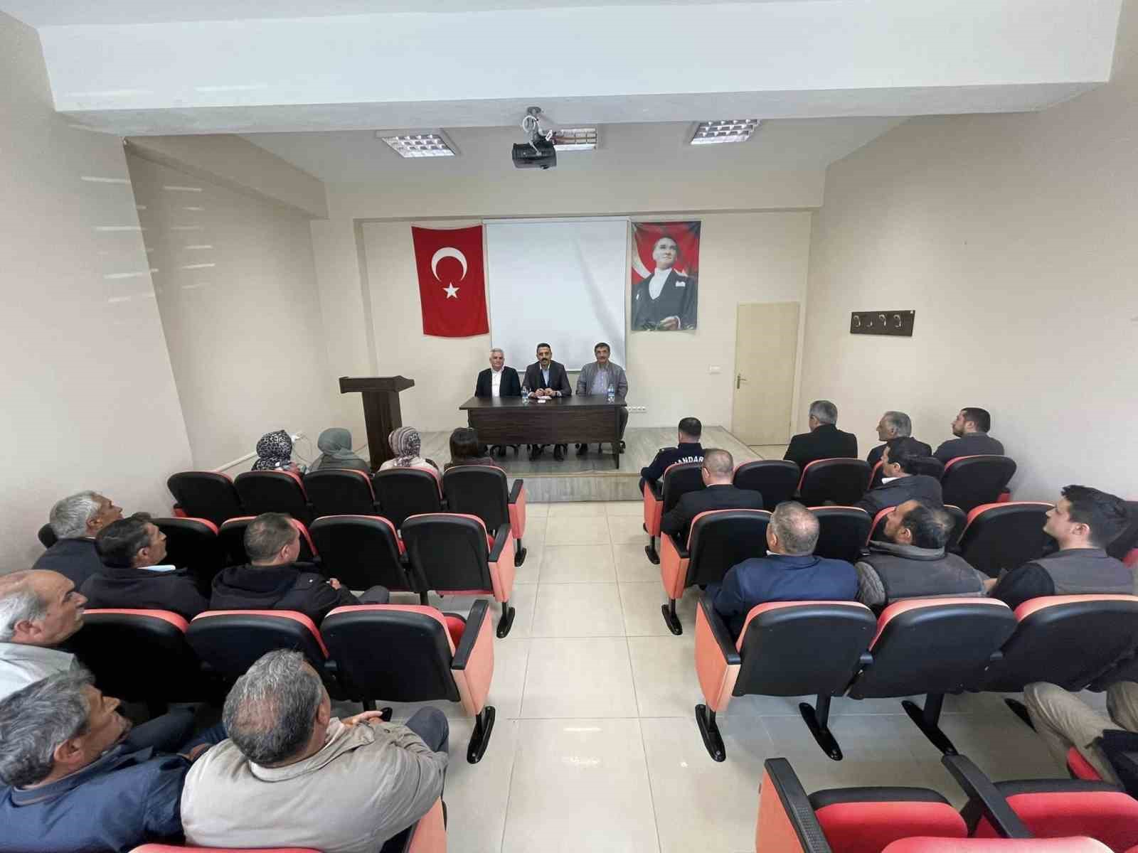 DUMLUPINAR’DA MUHTARLAR TOPLANTISI