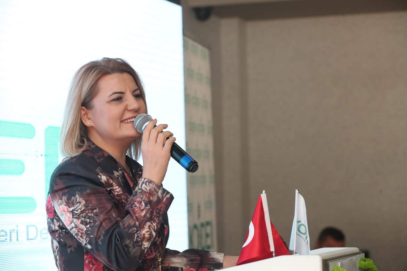 İZMİT BELEDİYE BAŞKANI FATMA KAPLAN HÜRRİYET, DÜNYA FOLKLOR BİRLİĞİ TARAFINDAN