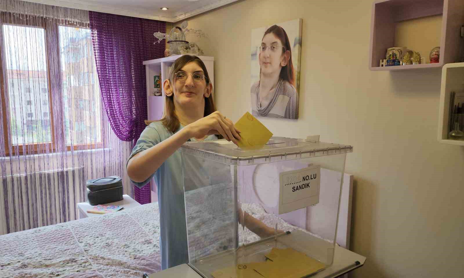 "DÜNYANIN EN UZUN BOYLU KADINI" OLARAK GUİNNESS REKORLAR KİTABI'NA GİREN