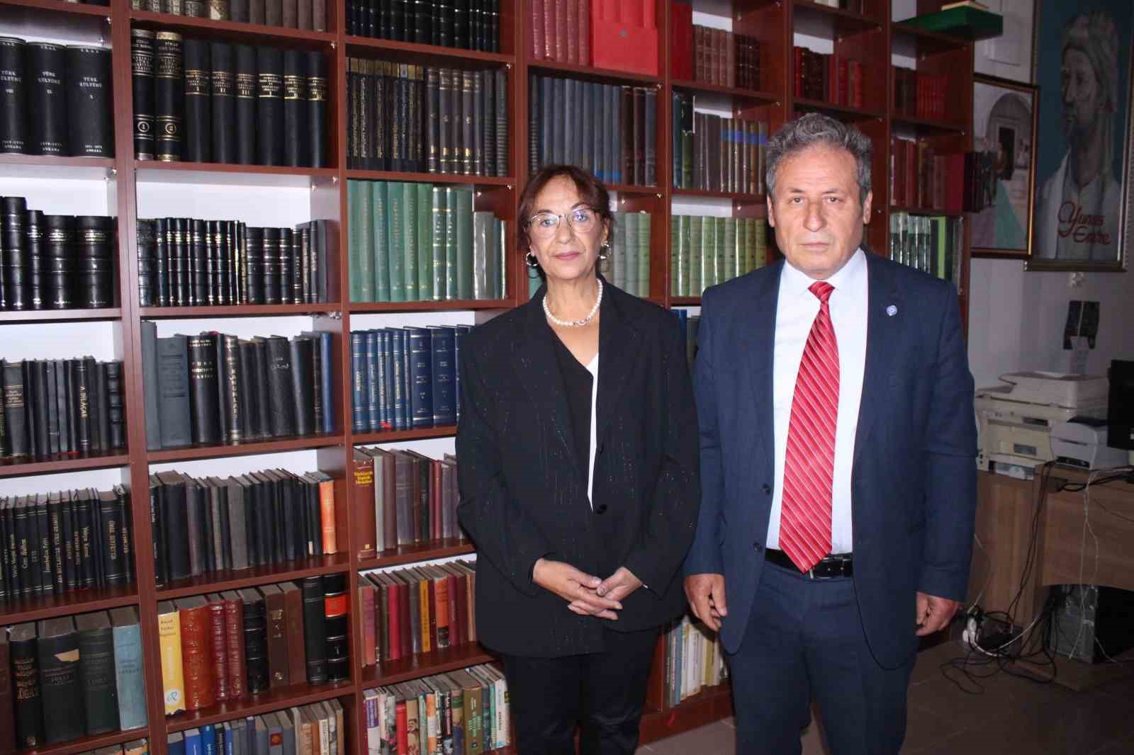 AYNUR GÜZEL TUNÇSİPER VE EGE ÜNİVERSİTESİ TÜRK DÜNYASI ARAŞTIRMALARI ENSTİTÜSÜ
