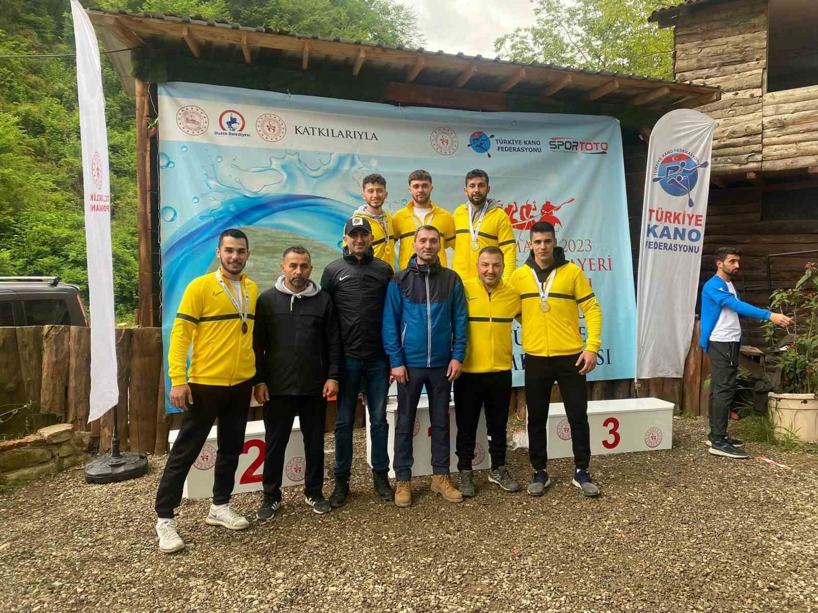 DÜZCE’NİN CUMAYERİ İLÇESİ MELEN ÇAYINDA DÜZENLENEN RAFTİNG ŞAMPİYONASINA 25 İLDEN