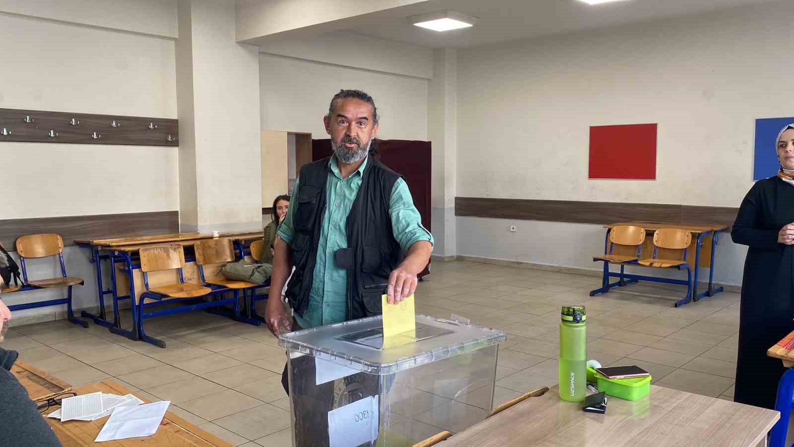 DÜZCE’DE, CUMHURBAŞKANLIĞI 2. TUR SEÇİMLERİ İÇİN OY VERME İŞLEMİ SABAH