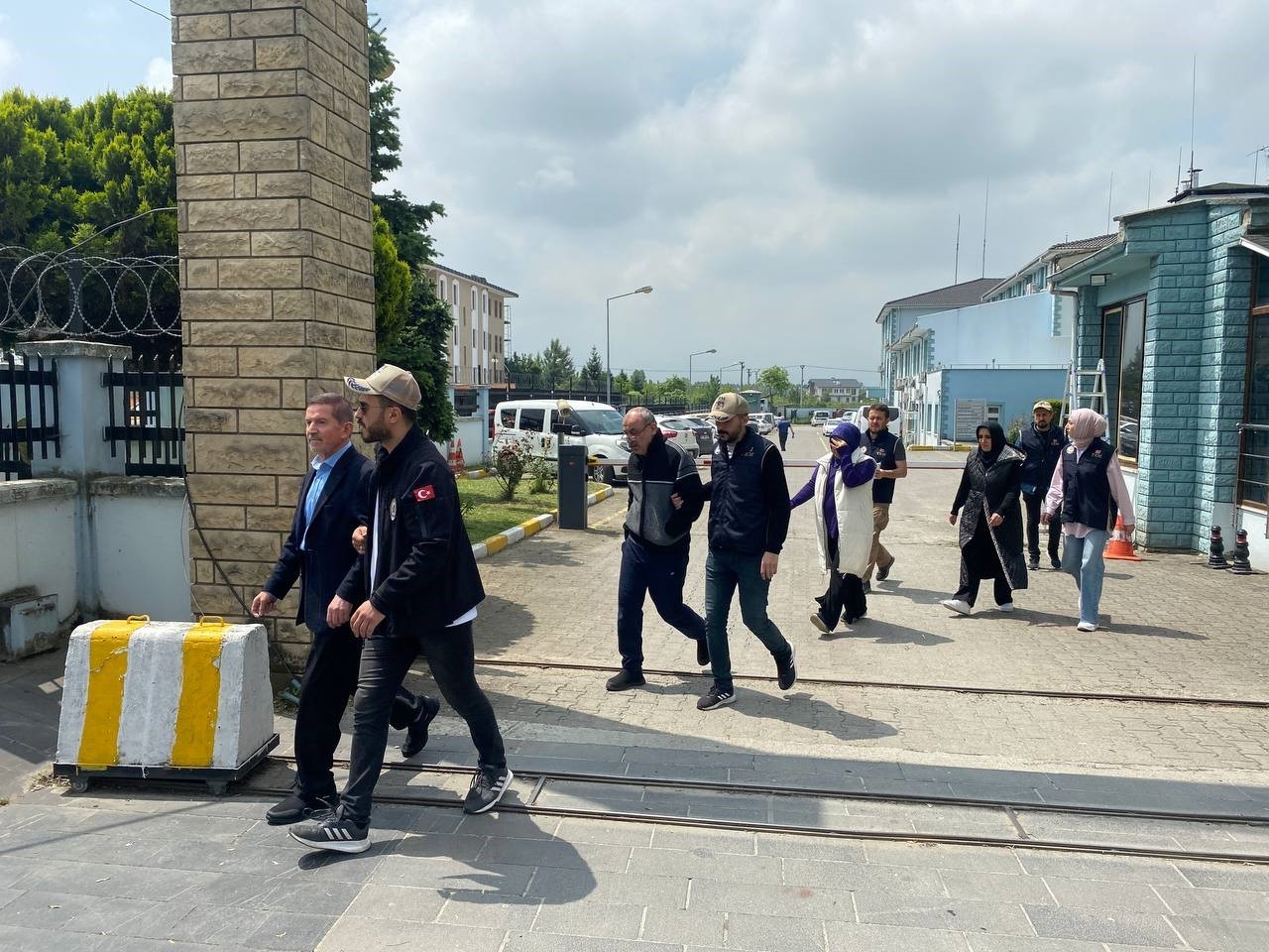 DÜZCE'DE FETÖ/PDY SİLAHLI TERÖR ÖRGÜTÜNE ÜYE OLMAK SUÇUNDAN GÖZALTINA ALINAN