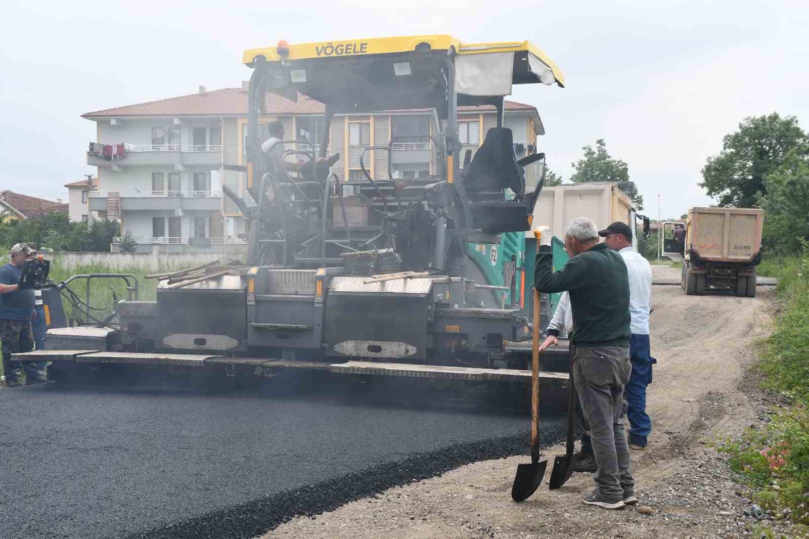 DÜZCE BELEDİYESİ ALTYAPI DONANIMLARI TAMAMLANAN MAHALLELERDE ASFALT İHTİYACI OLAN ANA