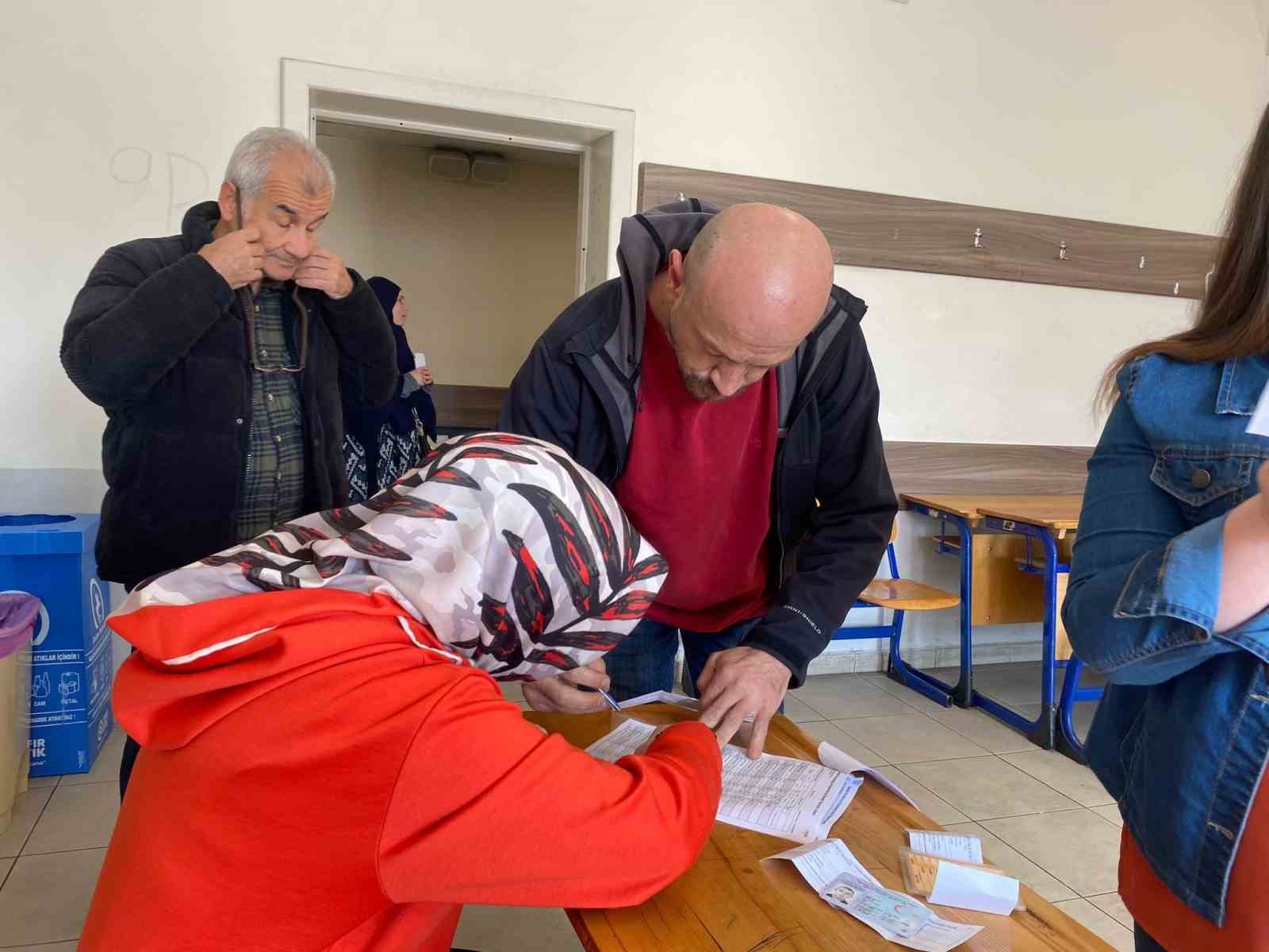 DÜZCE'DE TOPLAMDA 294 BİN 327 SEÇMENİN OY KULLANACAĞI SANDIKLARDA OY