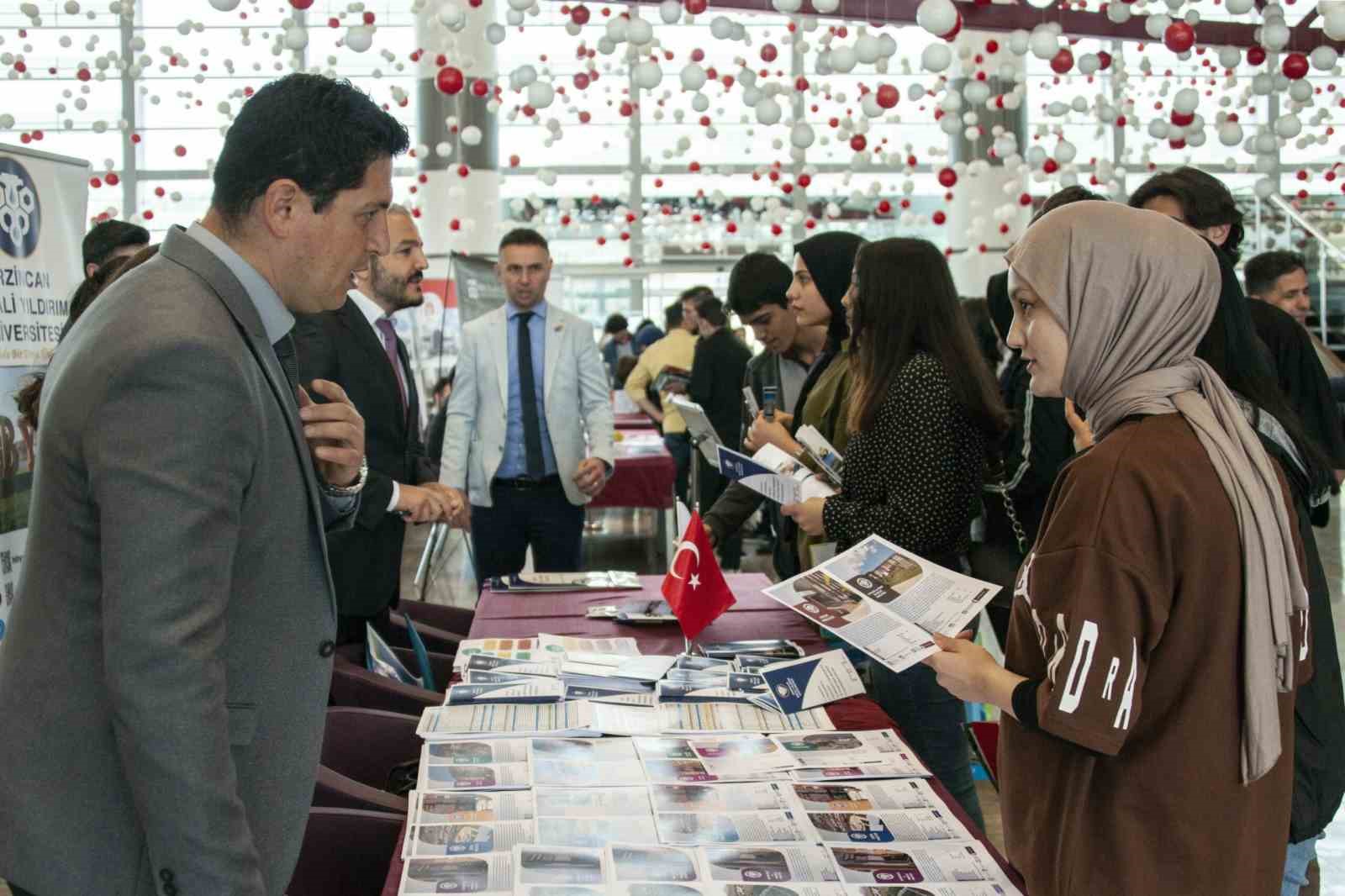 ANADOLU ÜNİVERSİTELER BİRLİĞİ TARAFINDAN 12 İLDE DÜZENLENEN ÜNİVERSİTE TANITIM VE