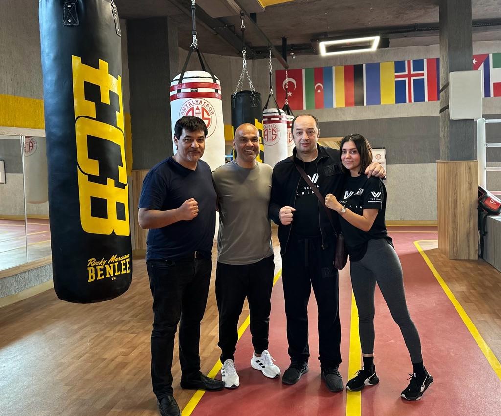 MERKEZİ ALMANYA'NIN HAMBURG KENTİNDE BULUNAN BOKS KULÜBÜ EC BOXİNG, ANTALYA'DA