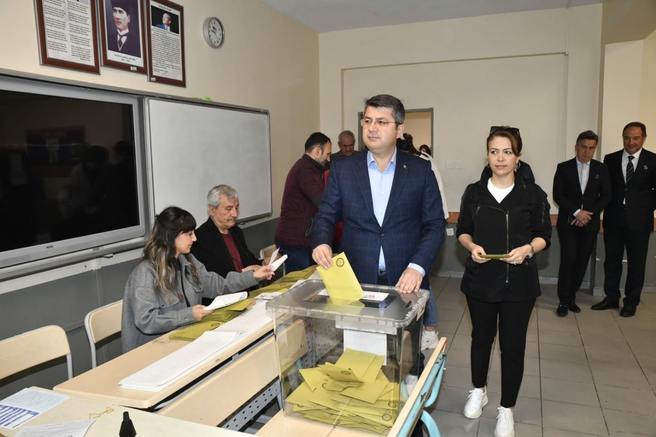 EDİRNE’DE OY VERME İŞLEMİ SÜRÜYOR