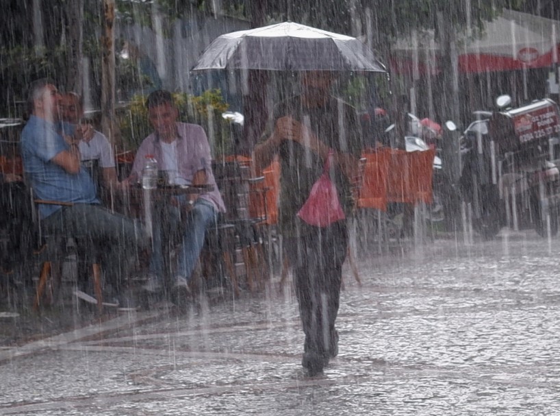 EDİRNE'DE SAĞANAK YAĞIŞ ZOR ANLAR YAŞATTI