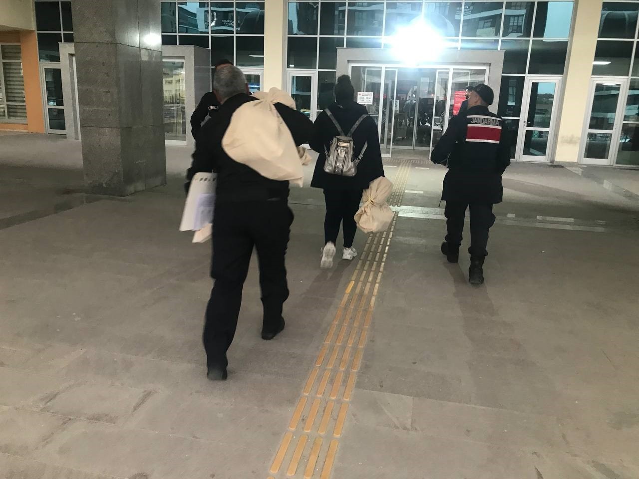 EDİRNE’DE SAYILAN OYLAR ÇUVALLAR İLE ADLİYEYE GETİRİLİYOR