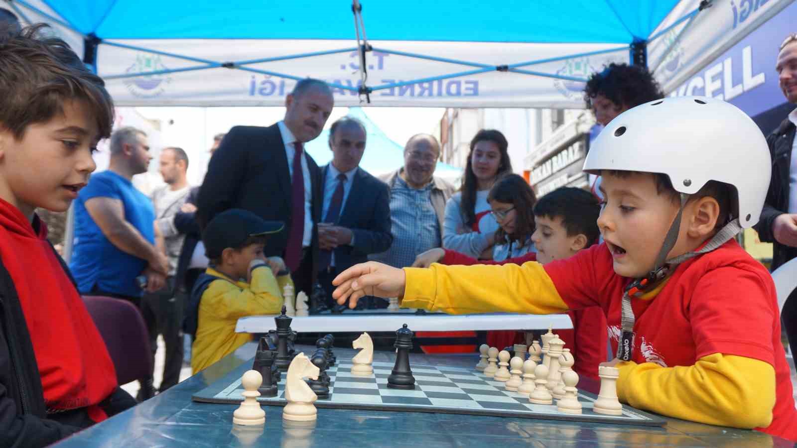EDİRNE'DE 19 MAYIS ATATÜRK'Ü ANMA, GENÇLİK VE SPOR BAYRAMI ETKİNLİKLERİ
