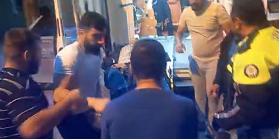EDREMİT İLÇESİNDE CUMHURBAŞKANLIĞI SEÇİMİNİ TAYYİP ERDOĞAN’IN KAZANMASI COŞKUYLA KUTLANIRKEN, PARKTA