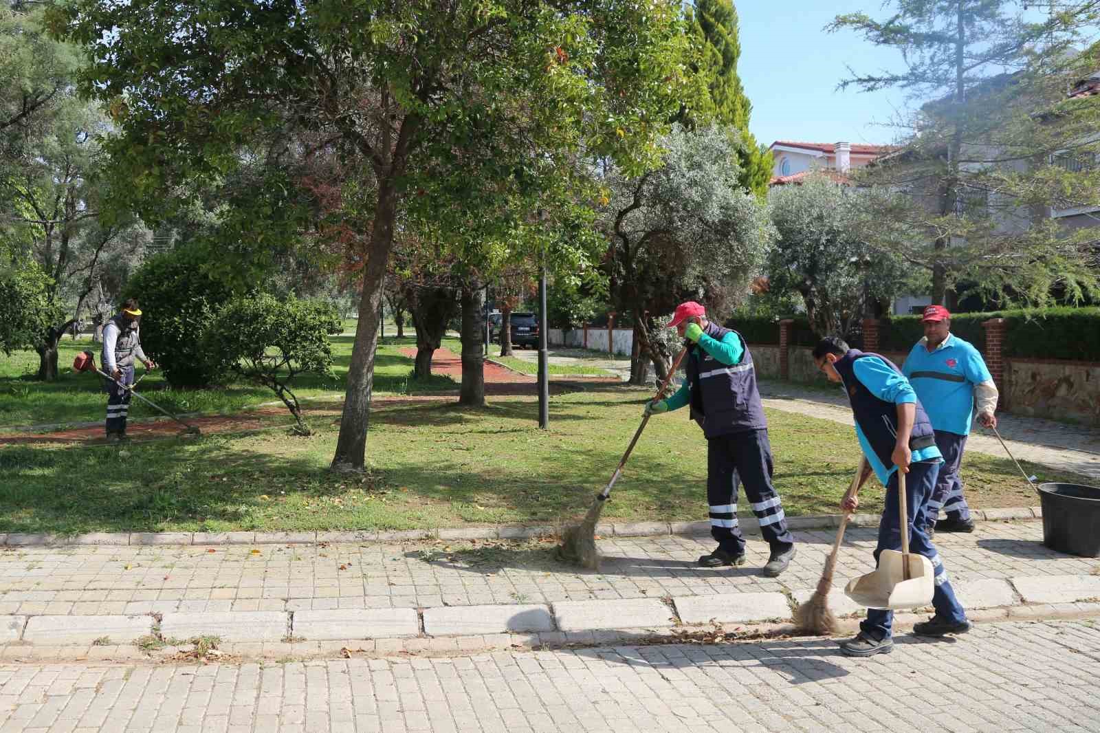 EFELER BELEDİYESİ EKİPLERİ, GÖREV VE SORUMLULUK ALANINDAKİ YERLERDE BAHAR TEMİZLİĞİNE