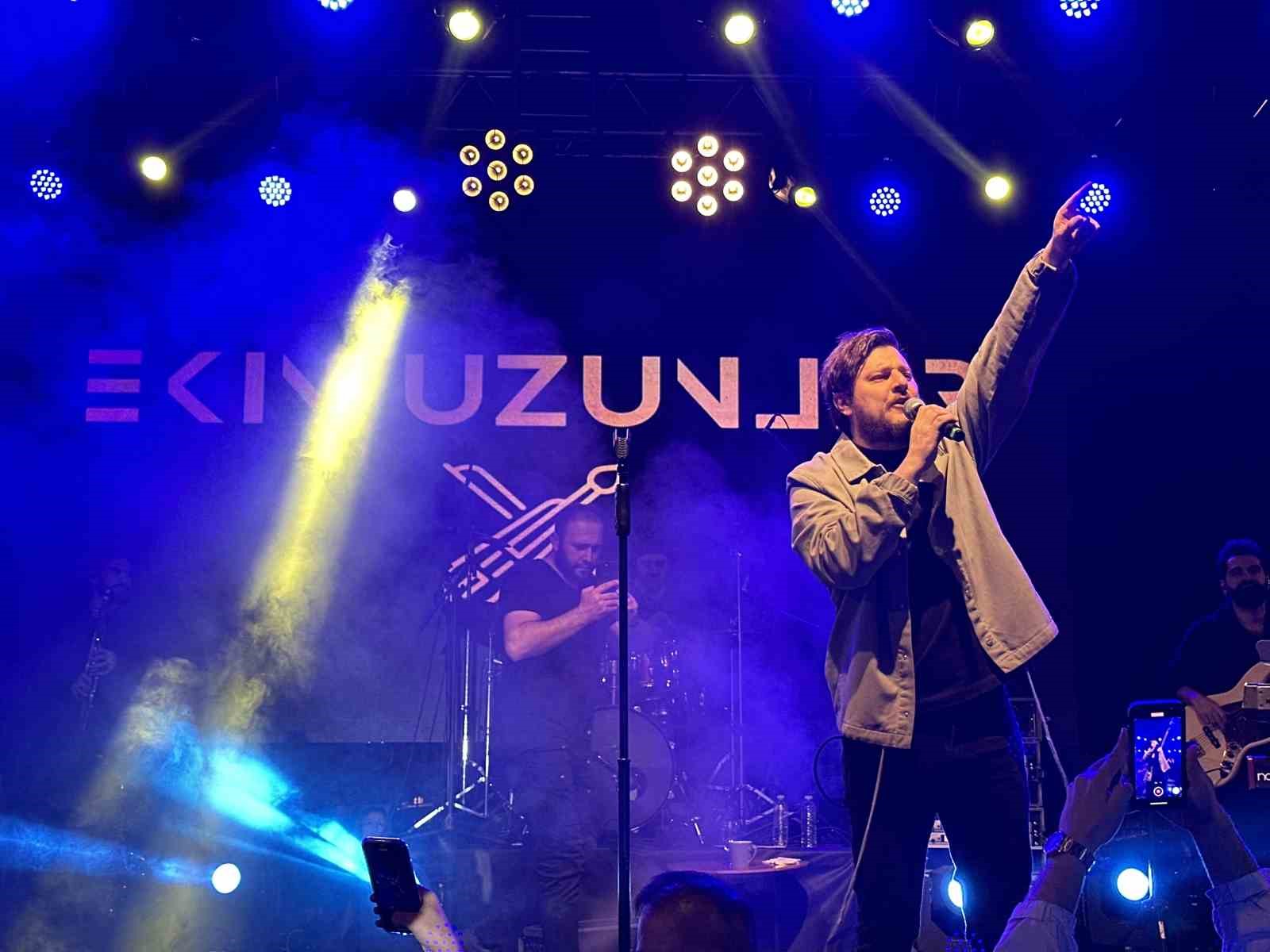 KARADENİZ MÜZİĞİNİN SEVİLEN İSİMLERİNDEN EKİN UZUNLAR, DÜZCE BELEDİYESİ TARAFINDAN DÜZENLENEN