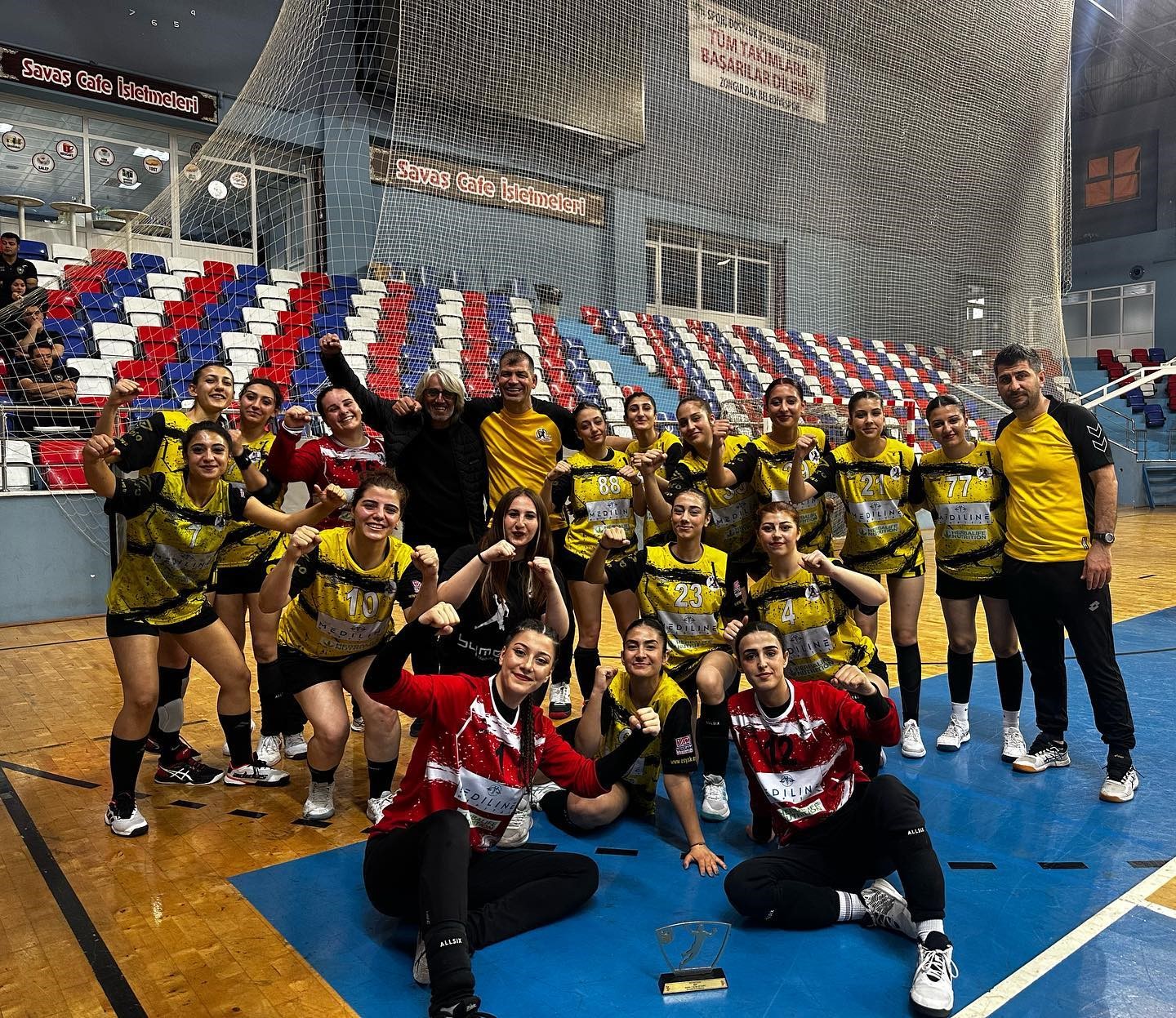ZONGULDAK'TA YAPILAN KADINLAR HENTBOL SÜPER LİGE YÜKSELME MAÇLARI SONUNDA ELAZIĞ
