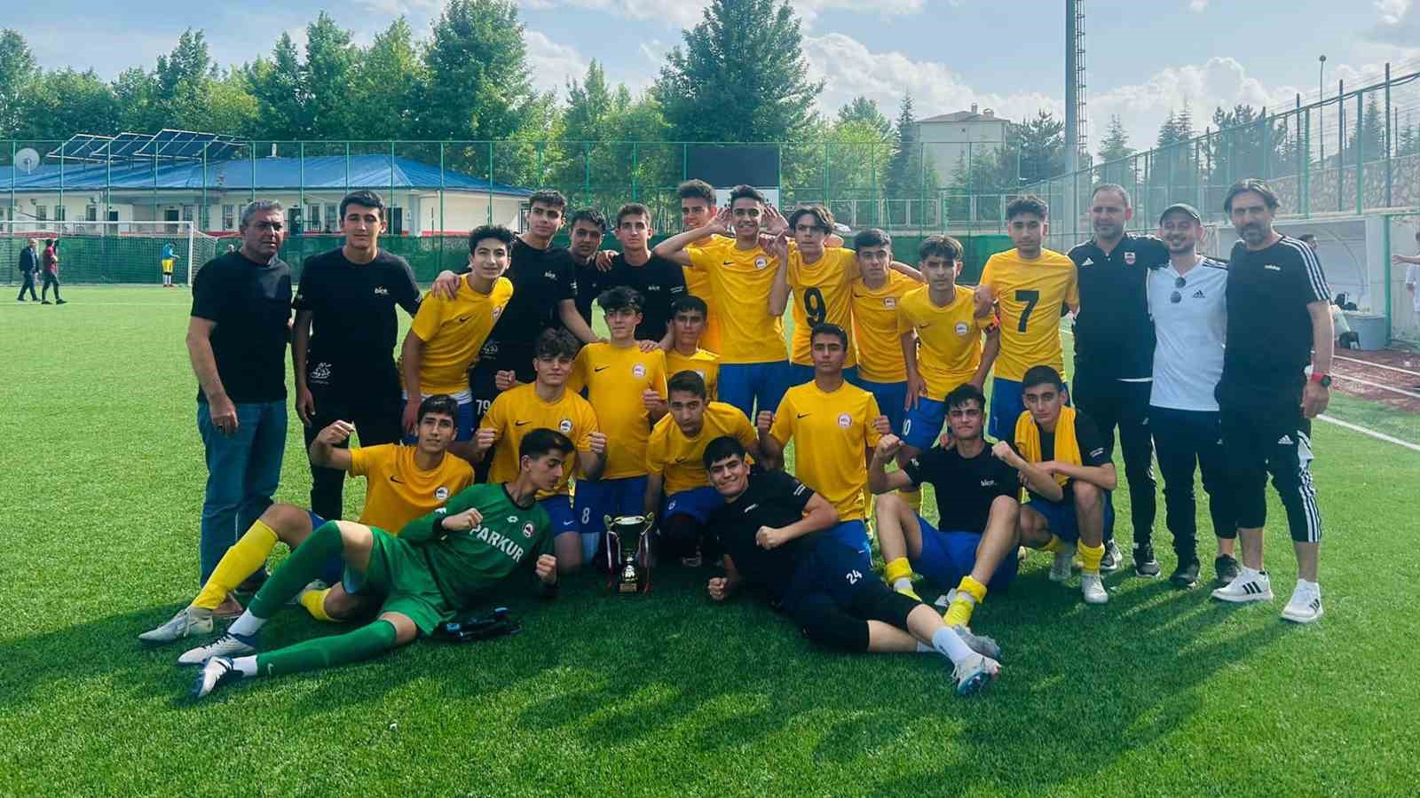 ELAZIĞ AMATÖR KÜME U17 LİGİ'NDE ŞAMPİYONLUĞA İL ÖZEL İDARESPOR ULAŞTI