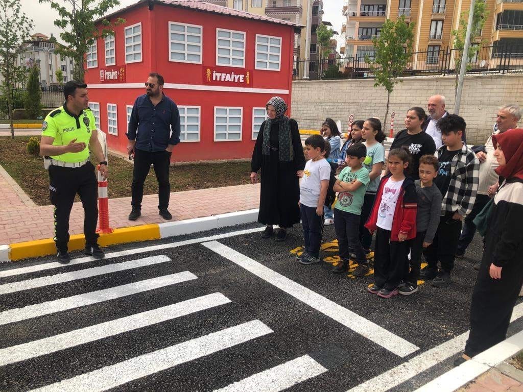 ELAZIĞ GENÇ OSMAN İŞİTME ENGELLİLER İLK VE ORTAOKULUNDA EĞİTİM GÖREN