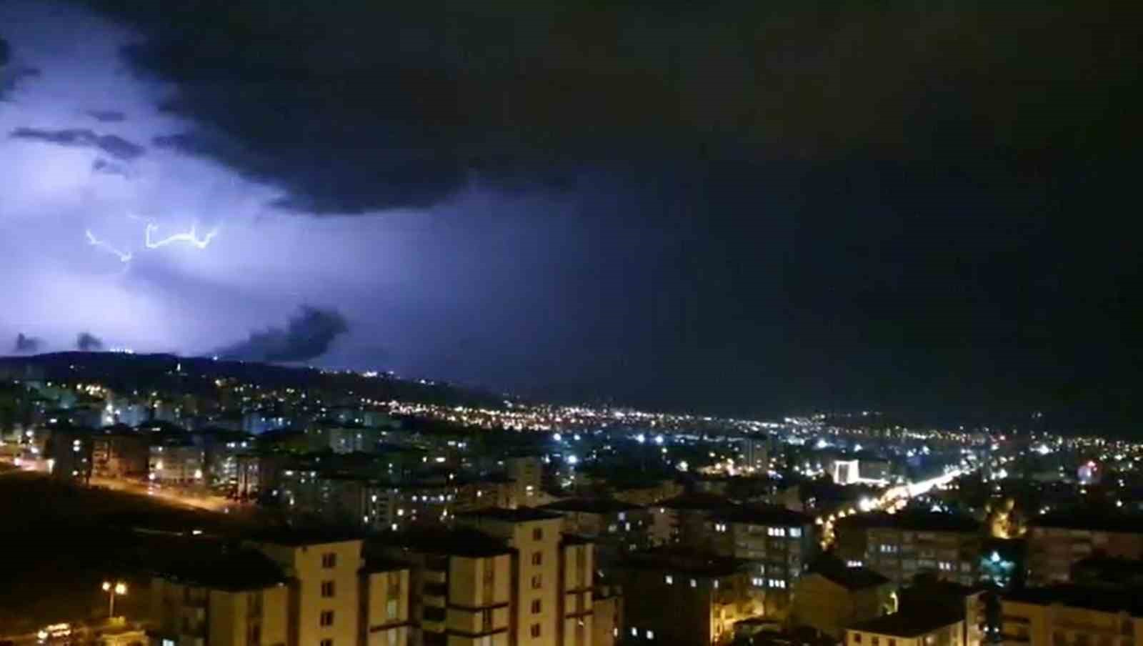 ELAZIĞ’DA GECE ETKİSİNİ GÖSTEREN YAĞIŞ, KENTİN TAMAMINI ETKİSİ ALTINA ALDI.