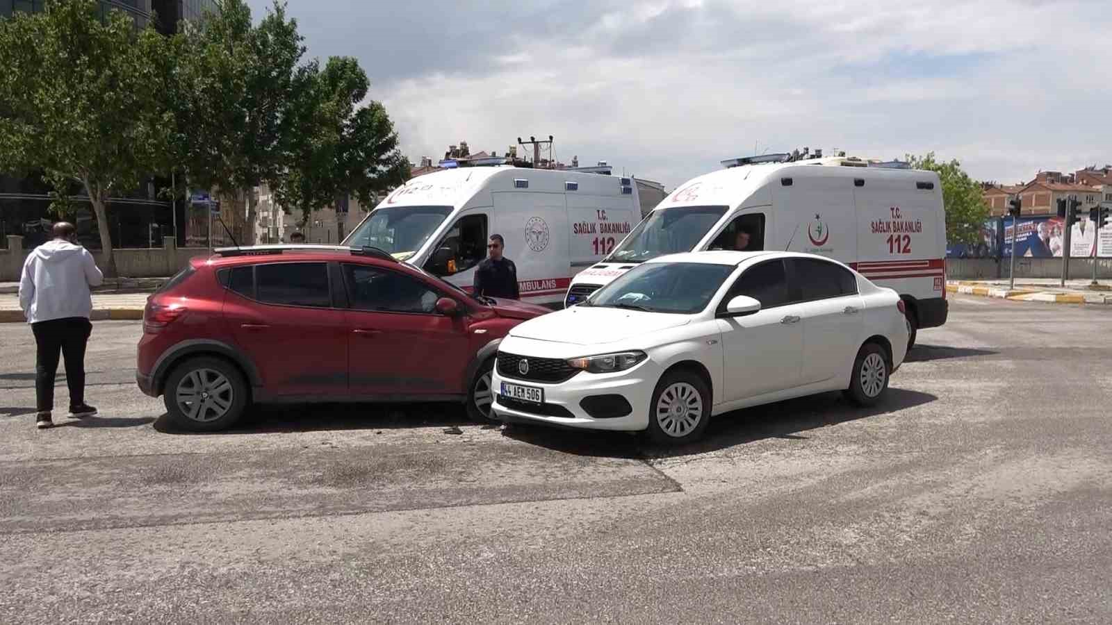 ELAZIĞ’DA İKİ OTOMOBİLİN KAFA KAFAYA ÇARPIŞTIĞI TRAFİK KAZASINDA 2 KİŞİ