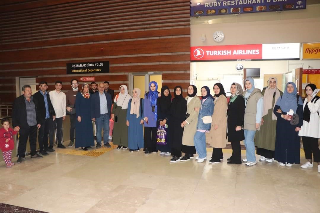 ELAZIĞ MÜFTÜLÜĞÜNCE ÜNİVERSİTE ÖĞRENCİLERİ UMREYE GÖNDERİLDİ.