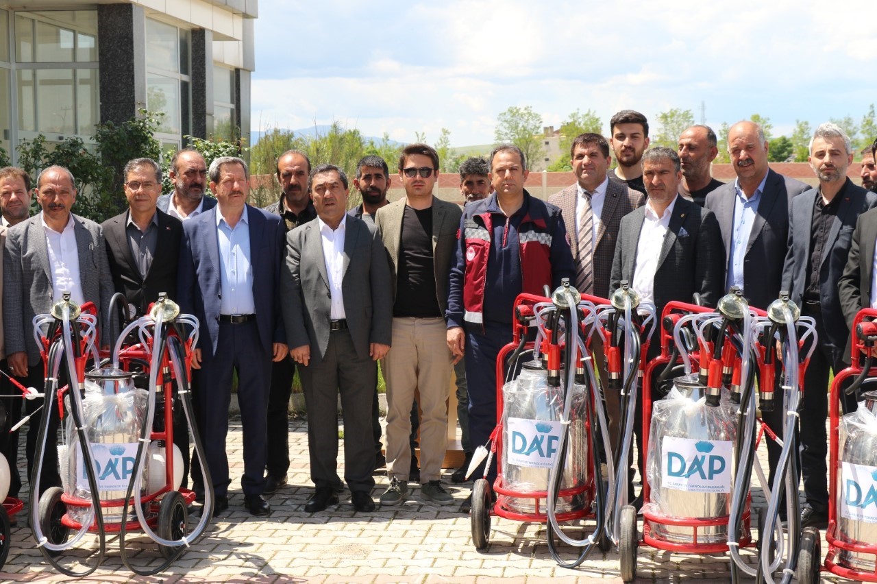 ELAZIĞ ‘HAYVANCILIK ALTYAPISINI GELİŞTİRME PROJESİ’ ÇERÇEVESİNDE ÜRETİCİLERE YÜZDE 70 DAP