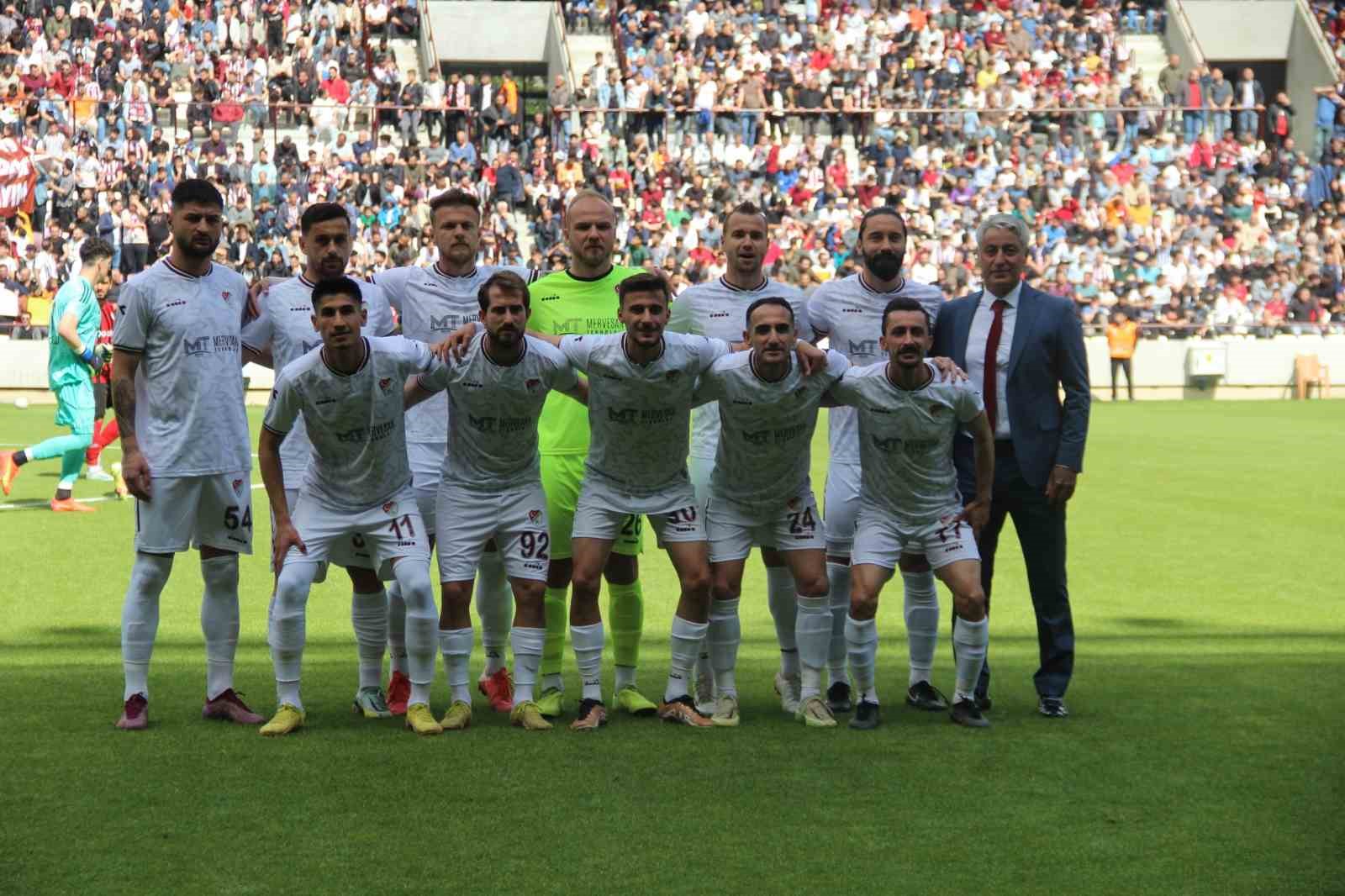 ES ELAZIĞSPOR EVİNDE OYNADIĞI İLK MAÇTA K. KARAKÖPRÜ BELEDİYESPOR'A 2-1
