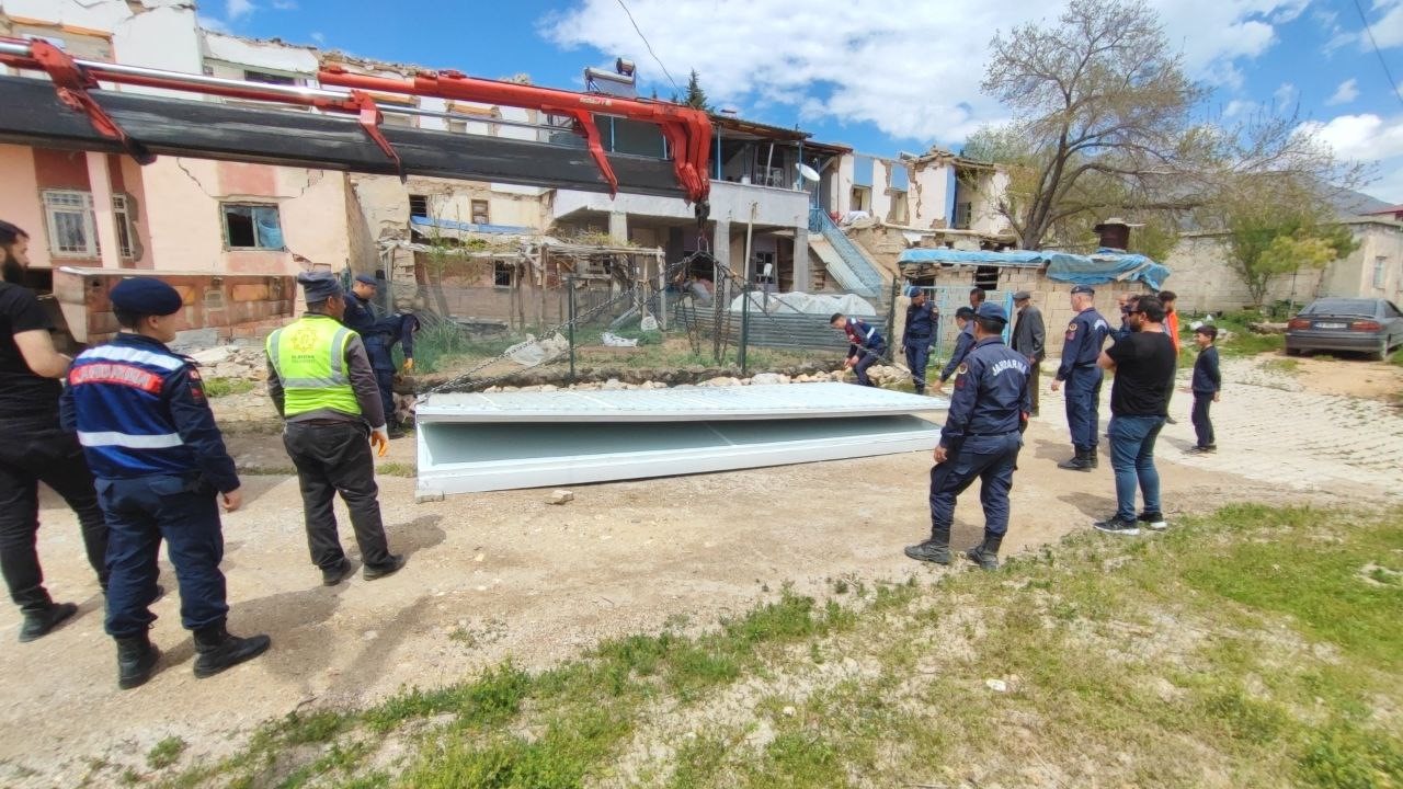 KATLANABİLİR ÖZELLİĞE SAHİP