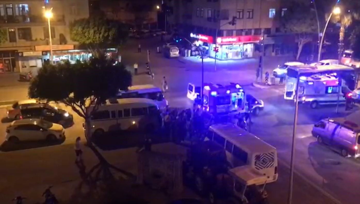 ANTALYA’NIN MANAVGAT İLÇESİNDE SEYİR HALİNDEKİ ELEKTRİKLİ BİSİKLET SÜRÜCÜSÜNÜN KIRMIZI IŞIKTA