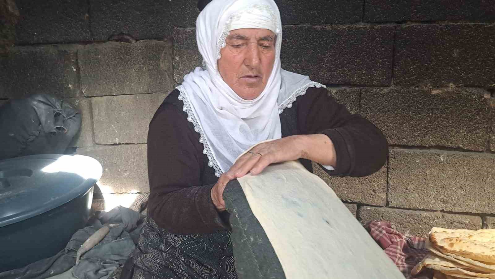 BİTLİS’İN ADİLCEVAZ İLÇESİNDE YAŞAYAN 81 YAŞINDAKİ HÜSNÜCEMAL EMEN, İLERLEYEN YAŞINA