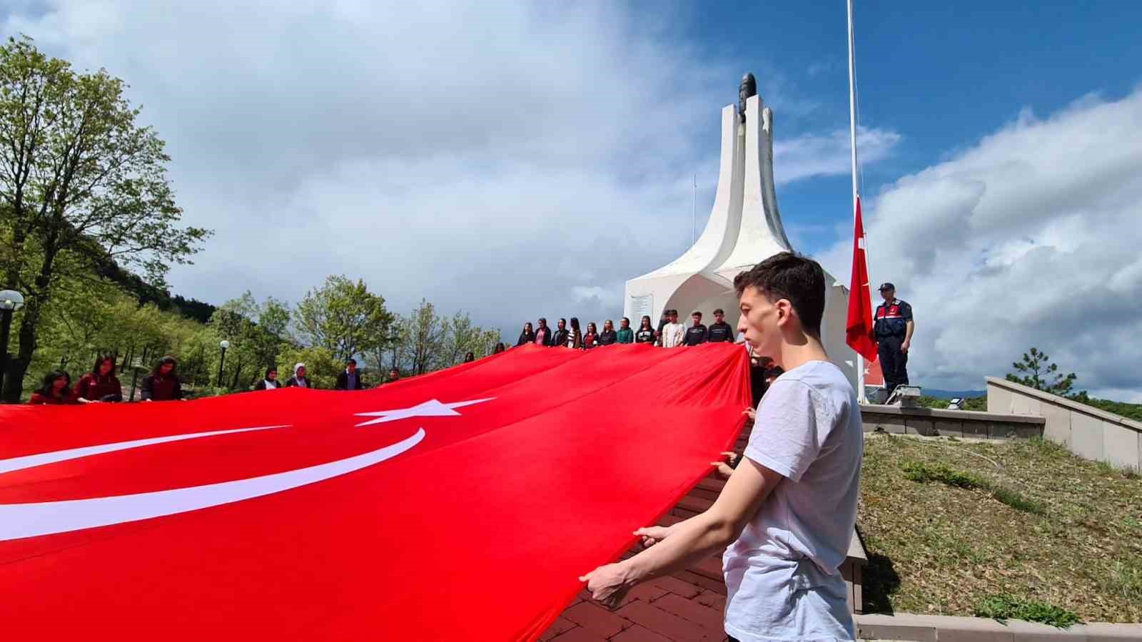 EMET’TE CEVİZDERE ŞEHİTLİĞİNE YÜRÜYÜŞ