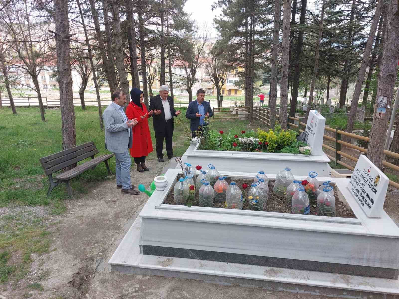 EMET’TE ŞEHİT ASKER MEZARI BAŞINDA ANILDI