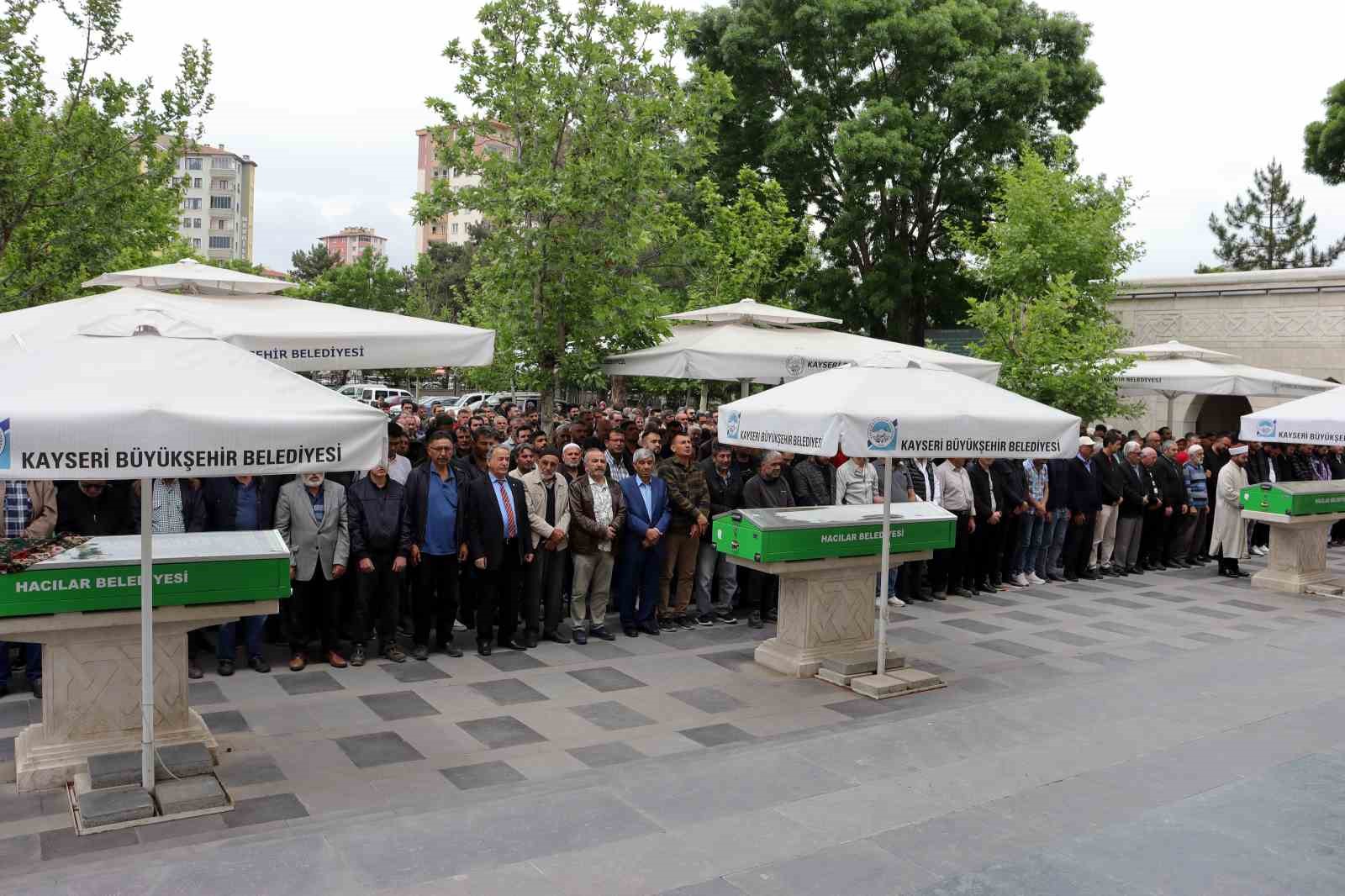 KAYSERİ'NİN MELİKGAZİ İLÇESİNDE 13. KATTAN DÜŞEREK HAYATINI KAYBEDEN ANNE VE