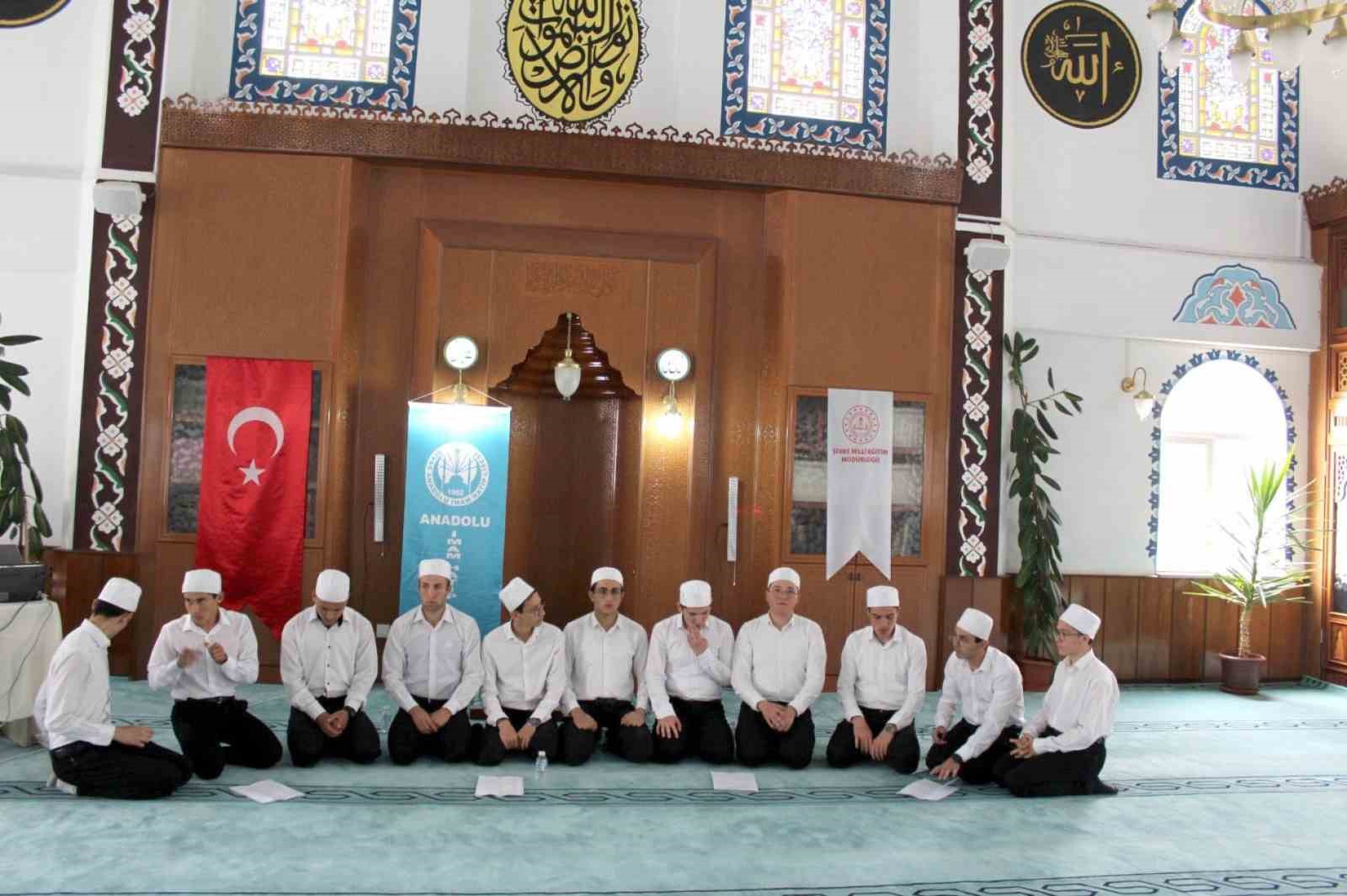 EN GÜZEL HUTBEYİ OKUMAK İÇİN YARIŞTILAR