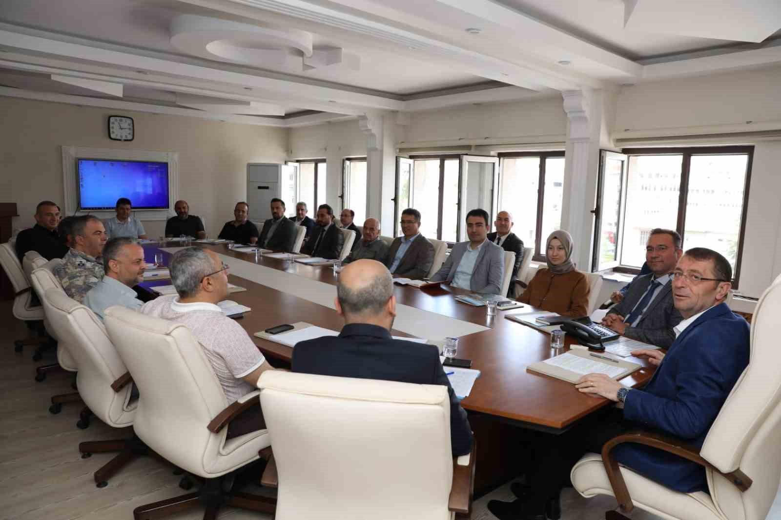 ENERJİ YÖNETİM BİRİMİ BİLGİLENDİRME TOPLANTISI, VALİ YARDIMCISI ŞENOL ESMER BAŞKANLIĞINDA