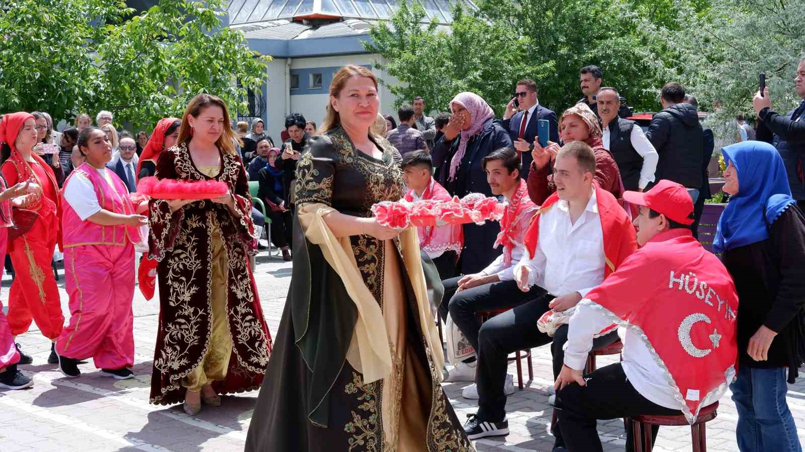 EDİRNE'DE EĞİTİM GÖREN VE ASKERE GİTME YAŞINA GELMİŞ 11 ENGELLİ