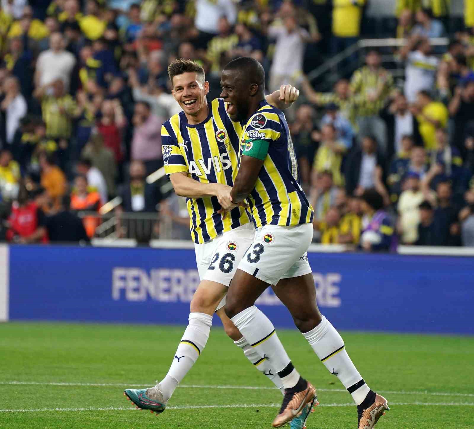 FENERBAHÇE’NİN EKVADORLU FORVETİ ENNER VALENCİA, SÜPER LİG’DE 29 GOLE ULAŞIRKEN,