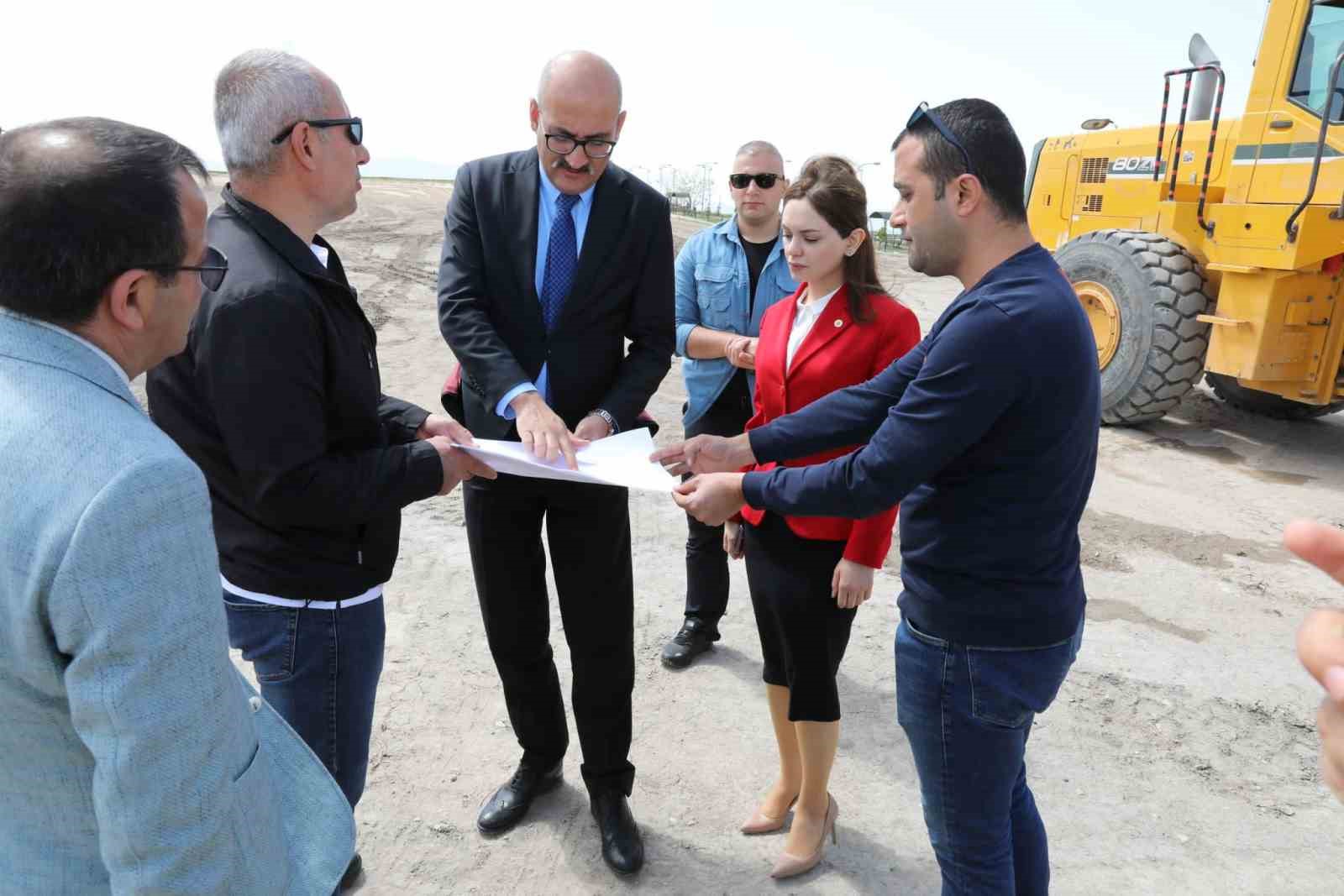 VAN’IN İPEKYOLU BELEDİYESİ TARAFINDAN ERÇEK GÖLÜ KENARINDA HAYATA GEÇİRİLECEK VİZYON