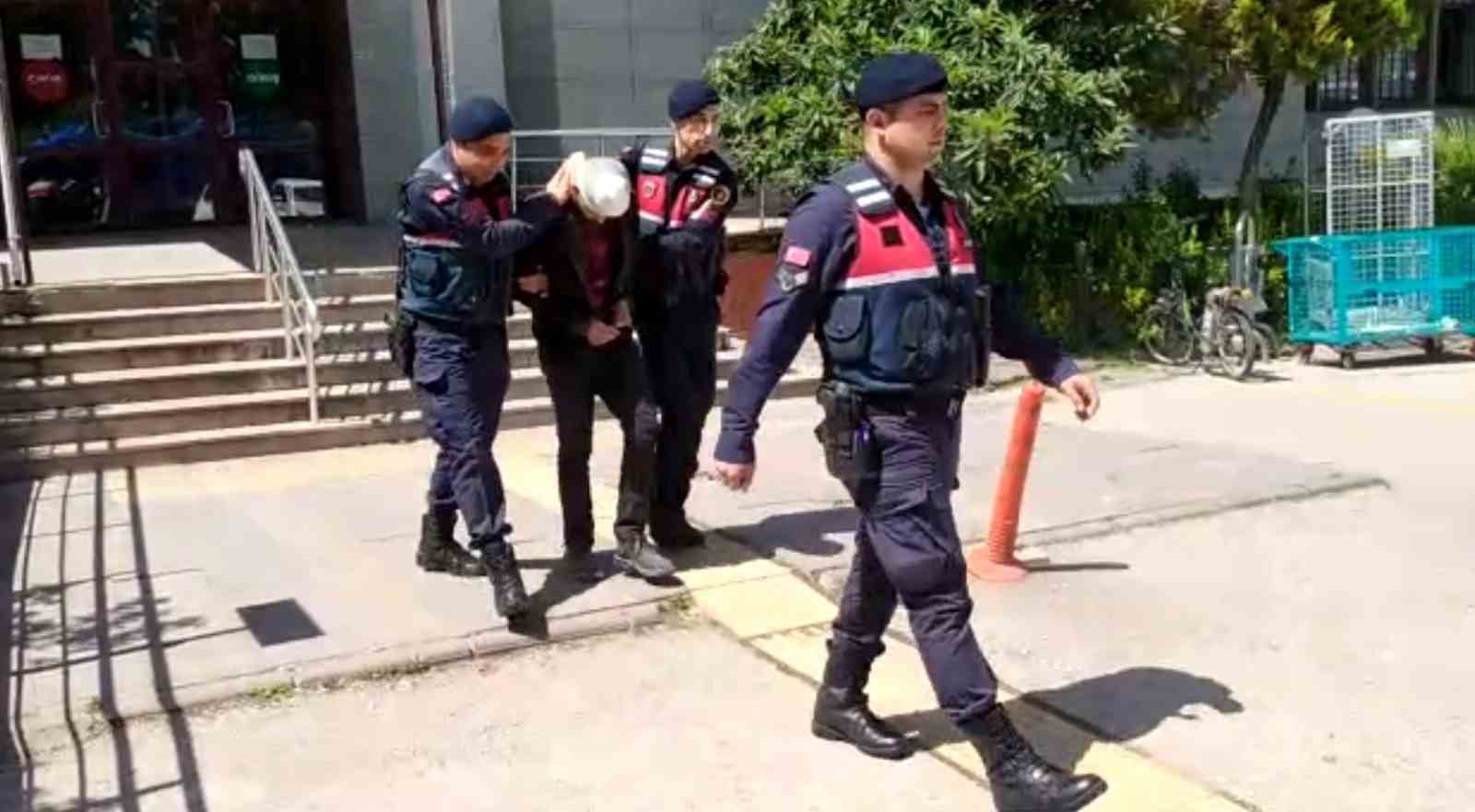 BALIKESİR İL JANDARMA EKİPLERİNCE BALIKESİR'İN ERDEK İLÇESİNDE YAPILAN OPERASYONDA DEAŞ