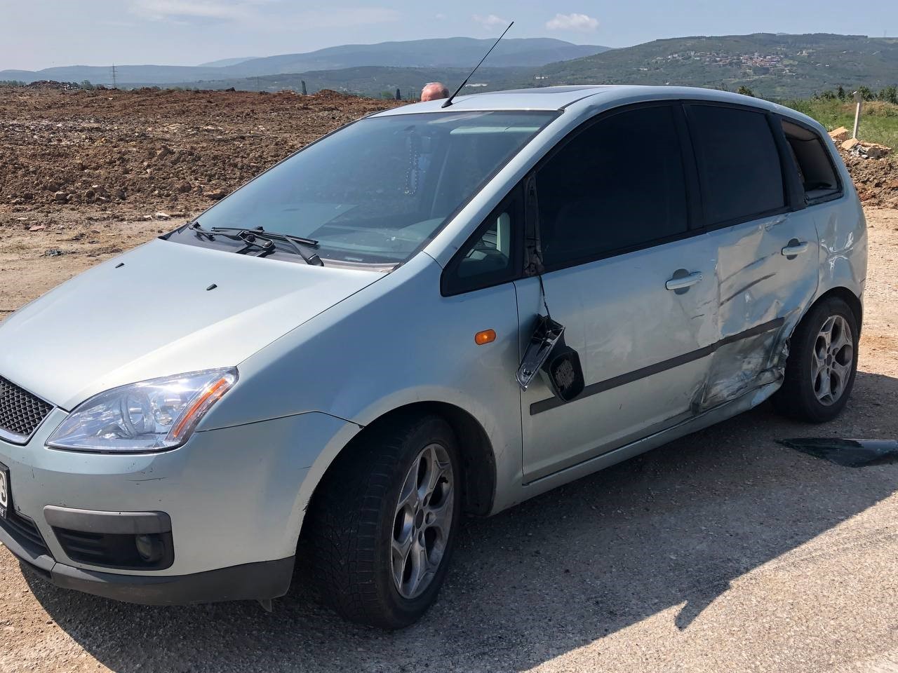 BALIKESİR'İN ERDEK İLÇESİ TATLISU KAVŞAĞINDA MEYDANA GELEN TRAFİK KAZASINDA MOTOSİKLET