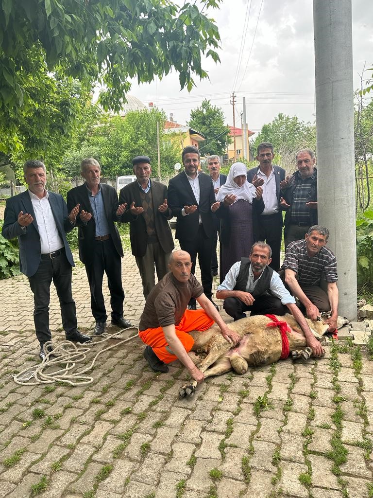 MUŞ’UN TANDOĞAN KÖYÜNDE OTURAN 83 YAŞINDAKİ MENŞURE İĞREK, CUMHURBAŞKANI RECEP