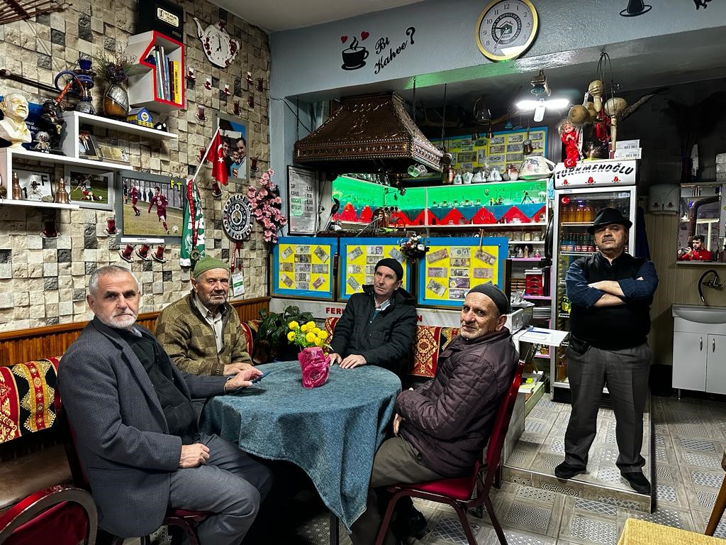 FERUDUN TÜRKMEN (EN SAĞDA-AYAKTA), SEÇİMDE ZAFERİNİ İLAN EDEN CUMHURBAŞKANI RECEP