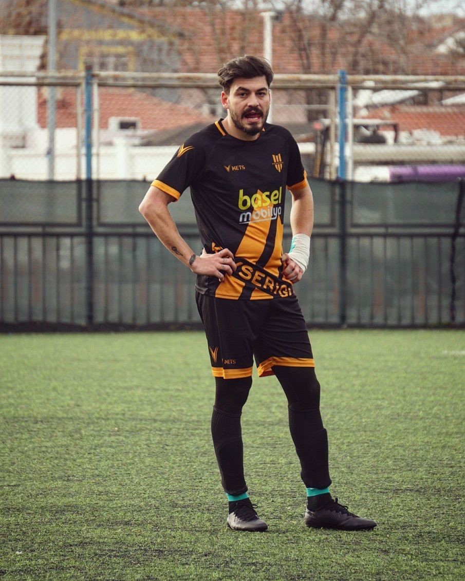 KAYSERİGÜCÜ FK FORMASI GİYEN GOLCÜ OYUNCU EREN TORBALI, TAKIMDAN AYRILDI.