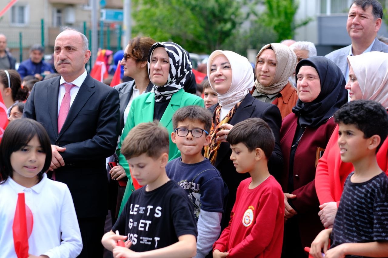 ERENLER MERKEZ MAHALLESİNDE BULUNAN OYUN SOKAĞI BAŞTAN SONA YENİLENEREK HİZMETE