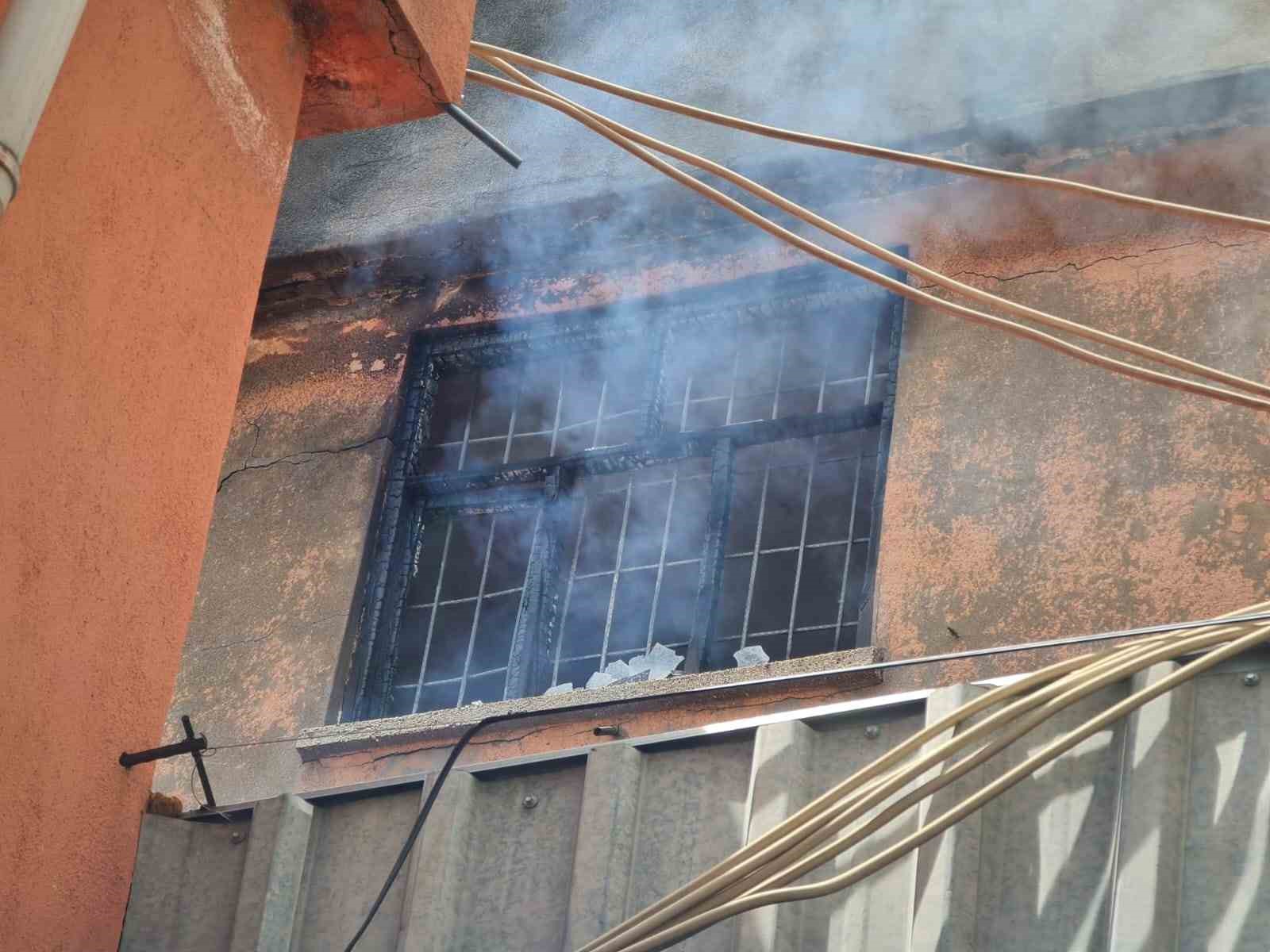 DİYARBAKIR ERGANİ AZİZİYE MAHALLESİNDE NEDENİ BELLİ OLMAN YANGIN MEYDANA GELDİ